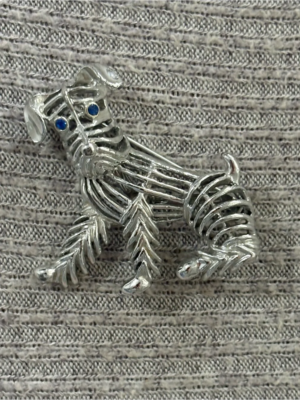 Vintage Gerry’s signed silver tone dog brooch w blue rhinestone eyes